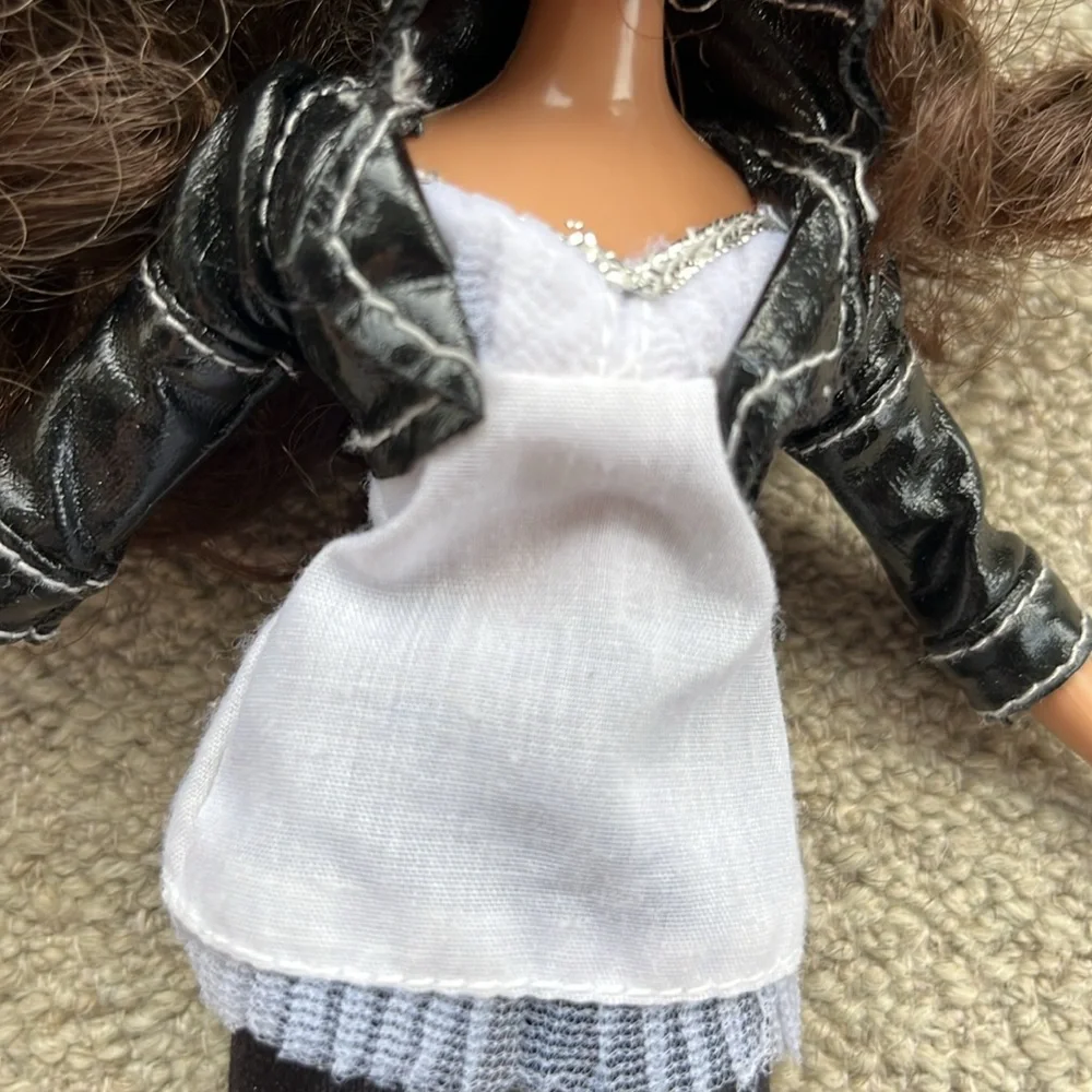 Bratz   Yasmin Yasmin’s First Date Doll - Picture 5 of 7